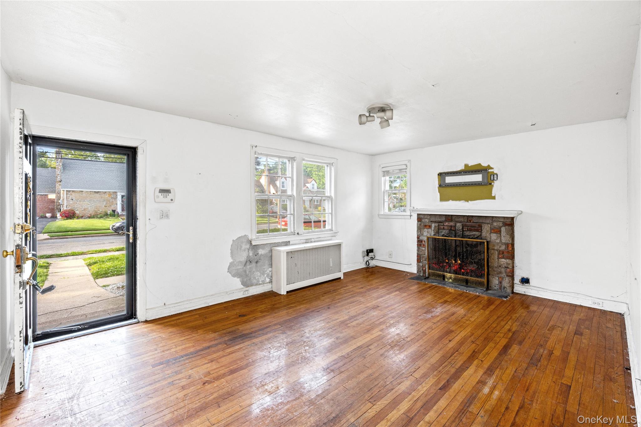 Uniondale, New York, 11553, United States, 4 Bedrooms Bedrooms, ,3 BathroomsBathrooms,Residential,For Sale,2049271