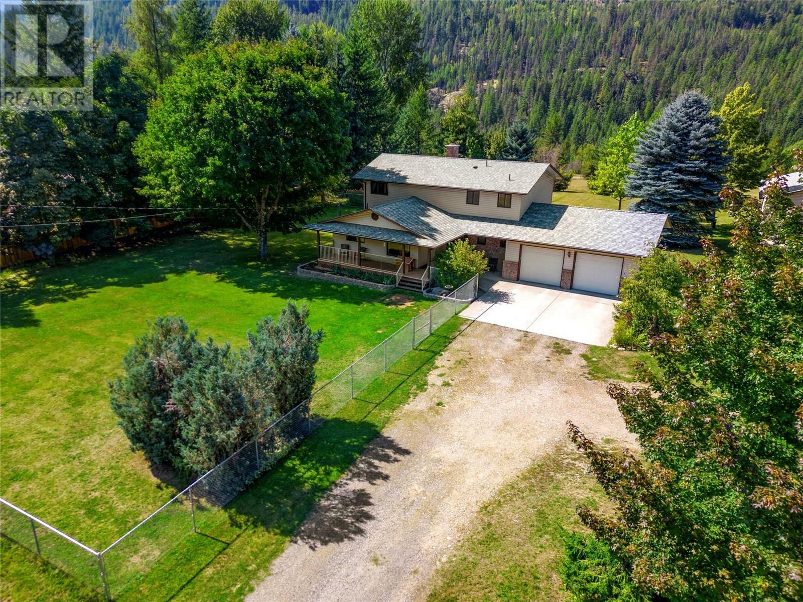 CASTLEGAR, British Columbia, V1N 4S6, CA, 4 Bedrooms Bedrooms, ,3 BathroomsBathrooms,Residential,For Sale,1859816