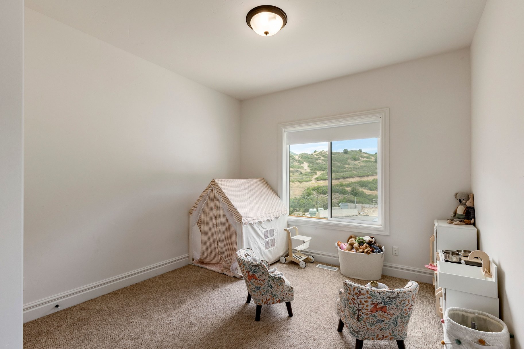  Custom Home with Fully Finished ADU Near Golf, Trails & Mountain Views - 物件實景