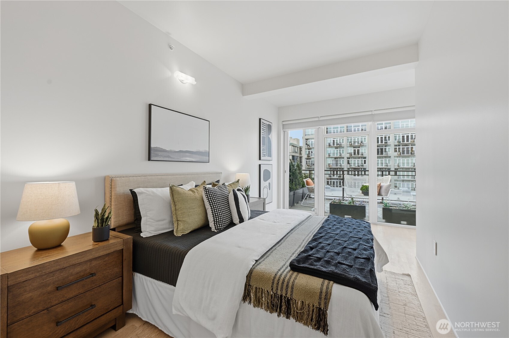 Seattle, Washington, 98121, United States, 1 Bedroom Bedrooms, ,Residential,For Sale,1992082