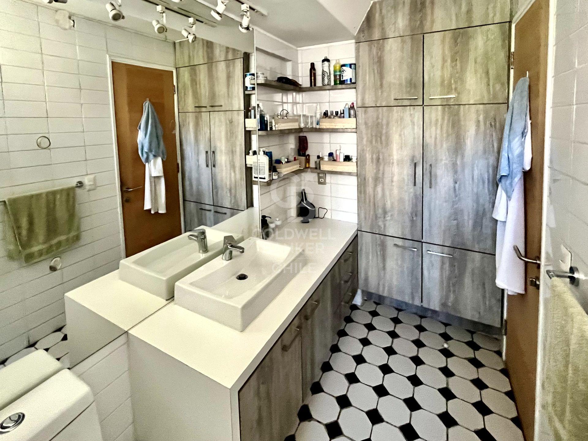Vitacura, Chile, 2 Bedrooms Bedrooms, ,3 BathroomsBathrooms,Residential,For Sale,1730197
