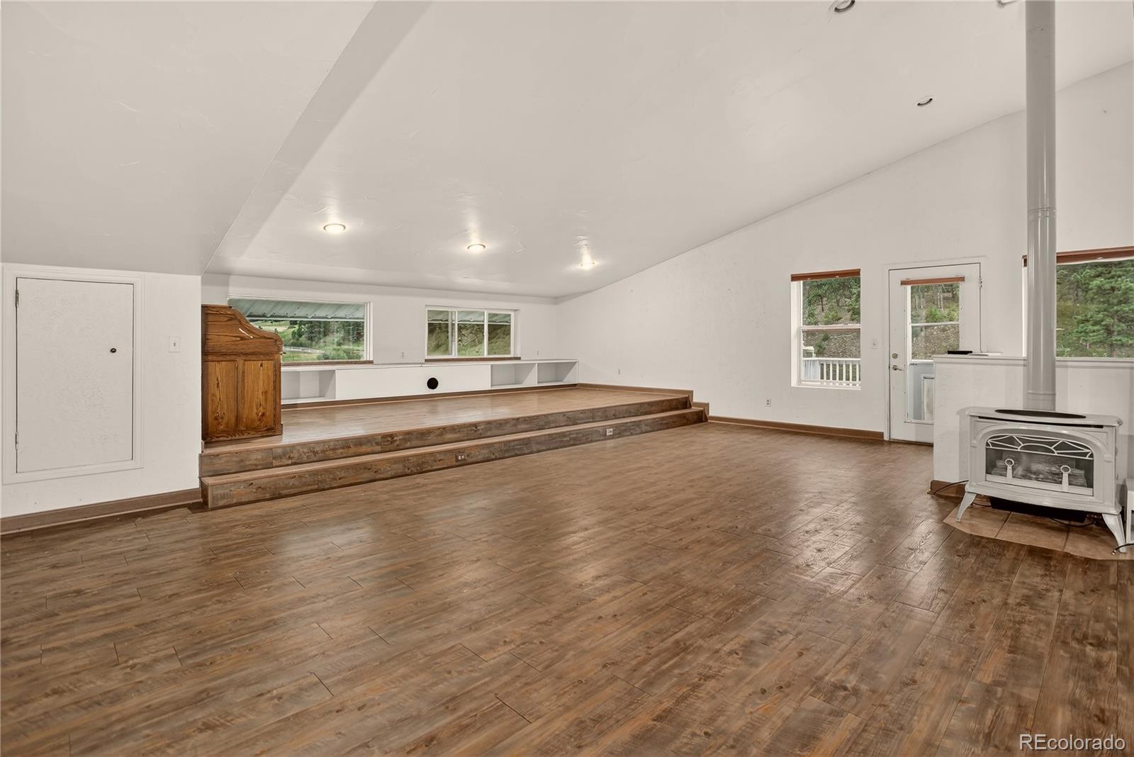 Evergreen, Colorado, 80439, United States, 2 Bedrooms Bedrooms, ,4 BathroomsBathrooms,Residential,For Sale,1951155
