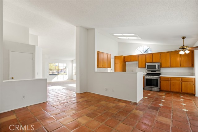 Lake Elsinore, California, 92530, United States, 4 Bedrooms Bedrooms, ,2 BathroomsBathrooms,Residential,For Sale,1977818