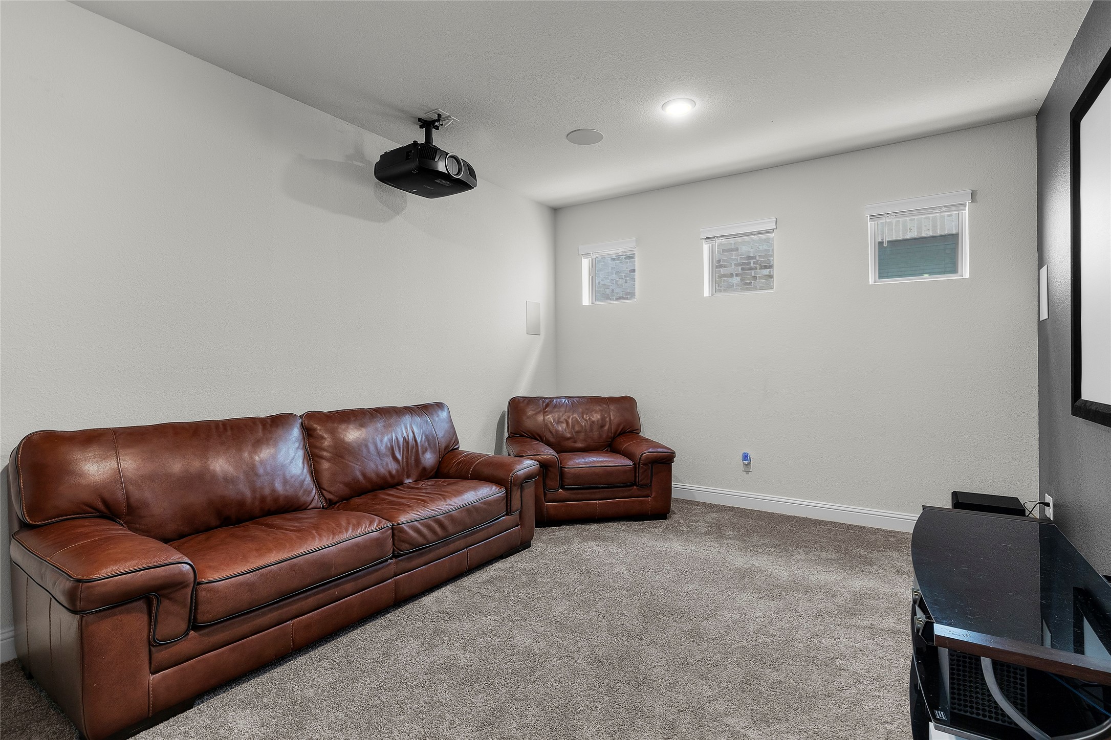 Carrollton, Texas, 75010, United States, 4 Bedrooms Bedrooms, ,3 BathroomsBathrooms,Residential,For Sale,1941049