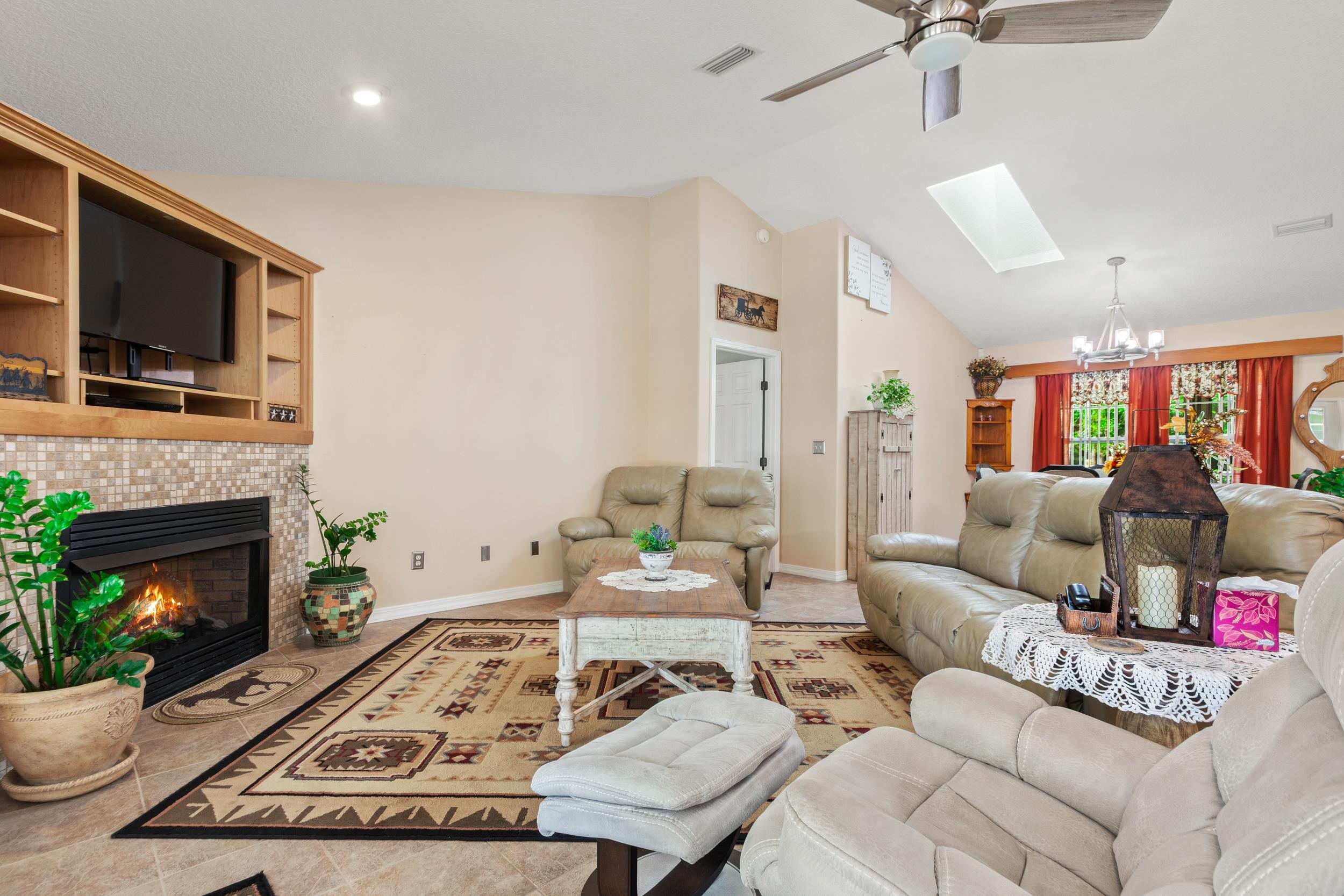 East Palatka, Florida, 32131, United States, 3 Bedrooms Bedrooms, ,2 BathroomsBathrooms,Residential,For Sale,1983358