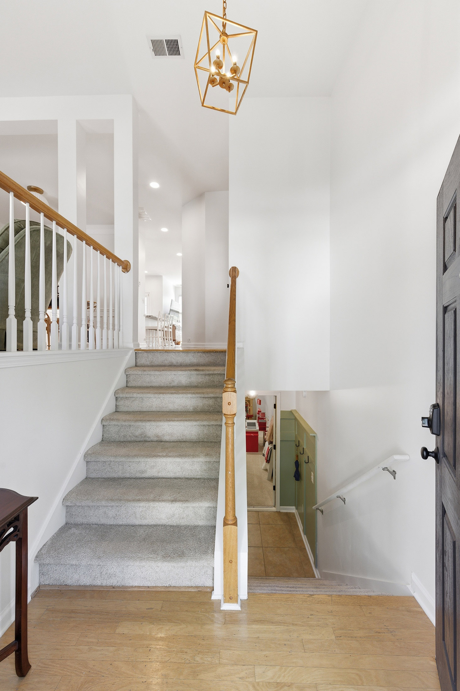 Elevated Finishes, Functional Living and Modern Style in Three Level Townhome - 物件實景