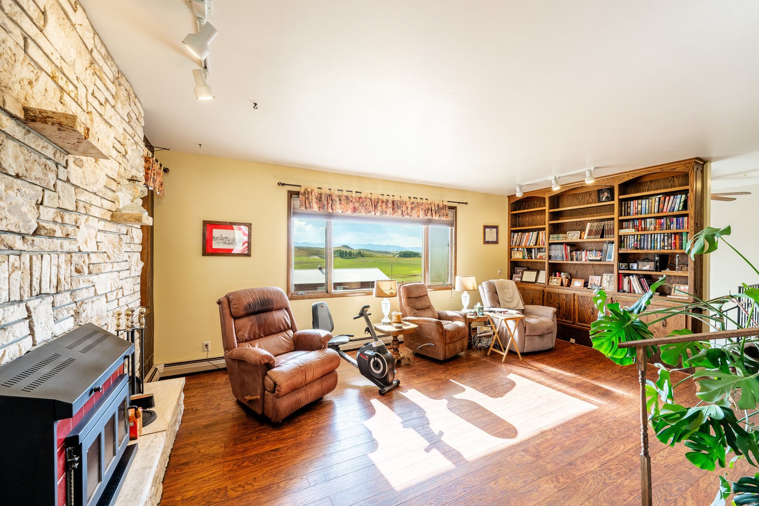 Sheridan, Wyoming, 82801, United States, 4 Bedrooms Bedrooms, ,3 BathroomsBathrooms,Residential,For Sale,1943373