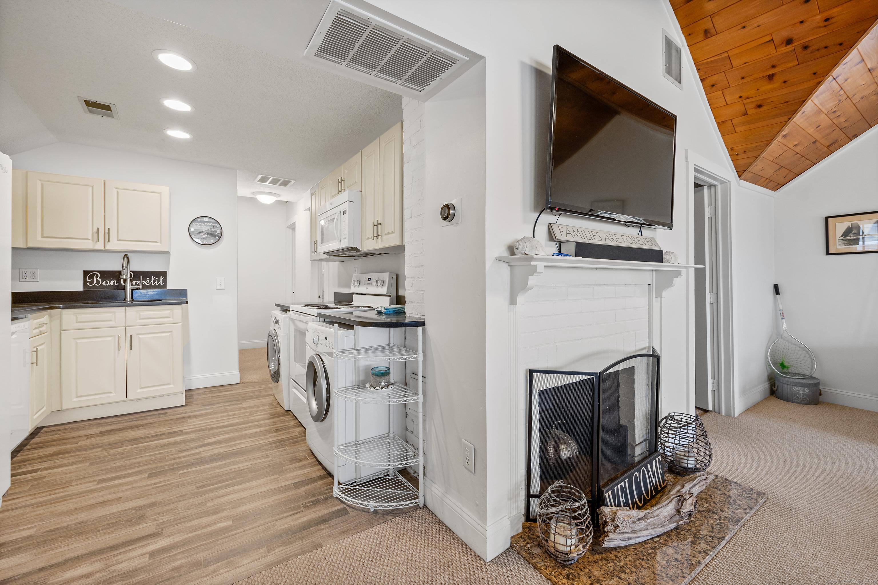 Old Saybrook, Connecticut, 06475, United States, 3 Bedrooms Bedrooms, ,1 BathroomBathrooms,Residential,For Sale,1920578
