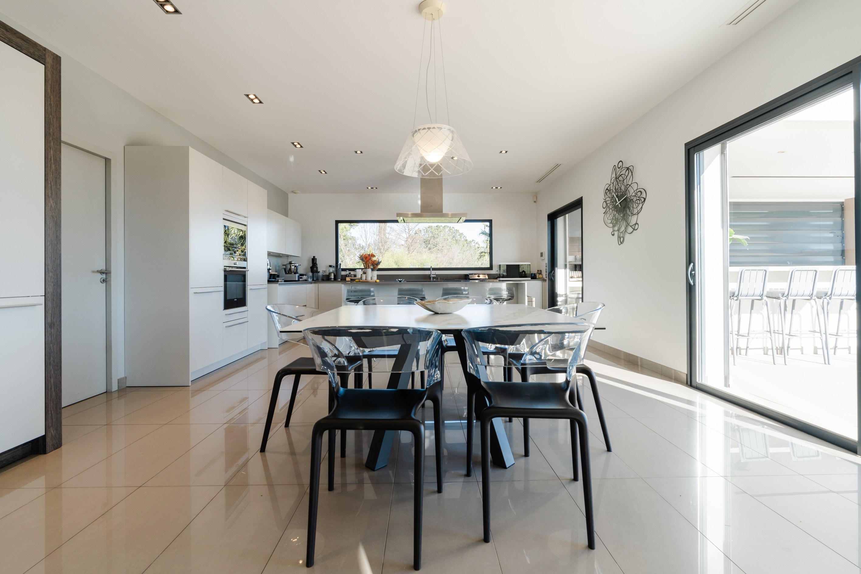  Exceptional contemporary single-storey home with pool - 物件實景