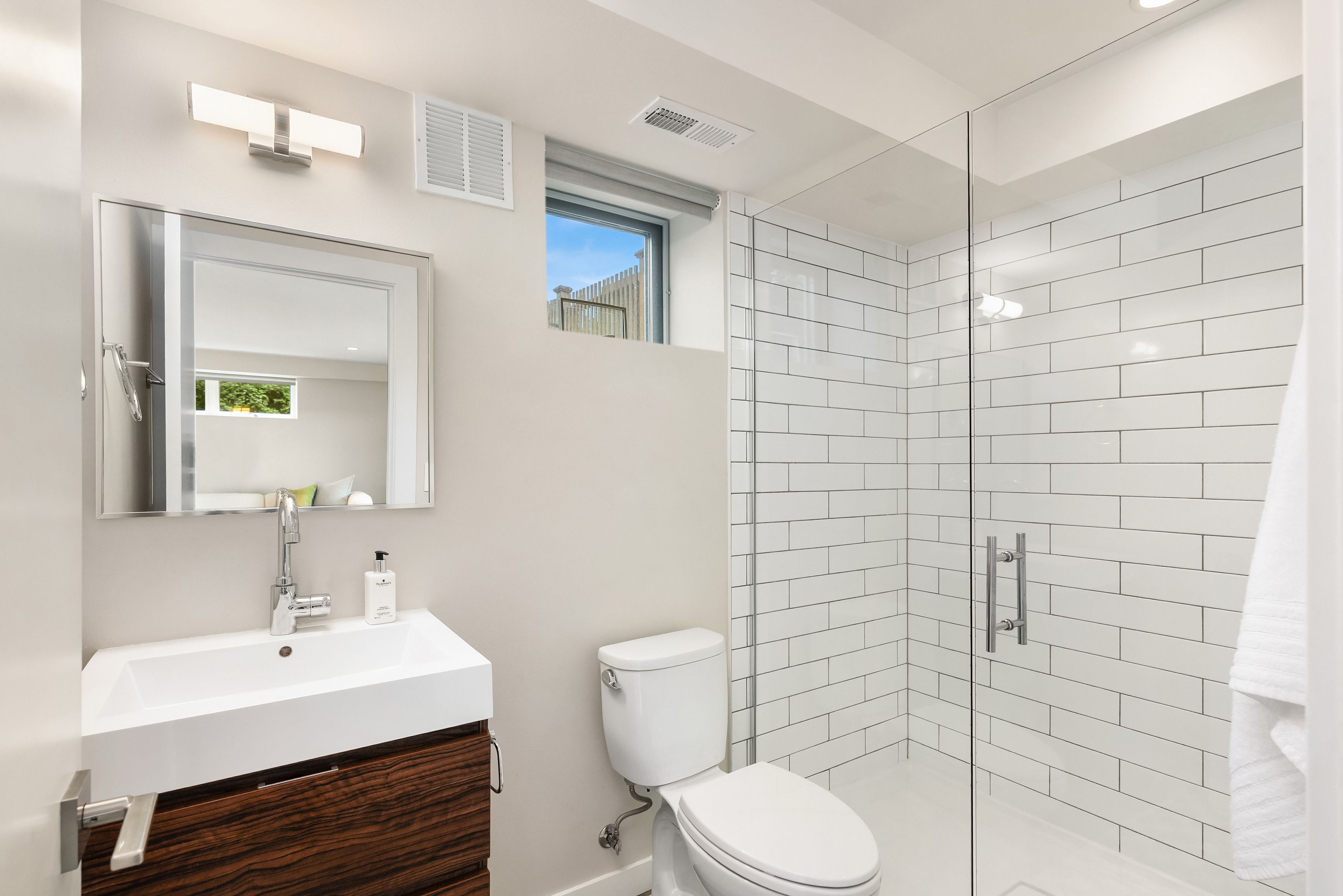  3154 Point White Drive Northeast, Bainbridge Island, WA 98110 - 物件實景