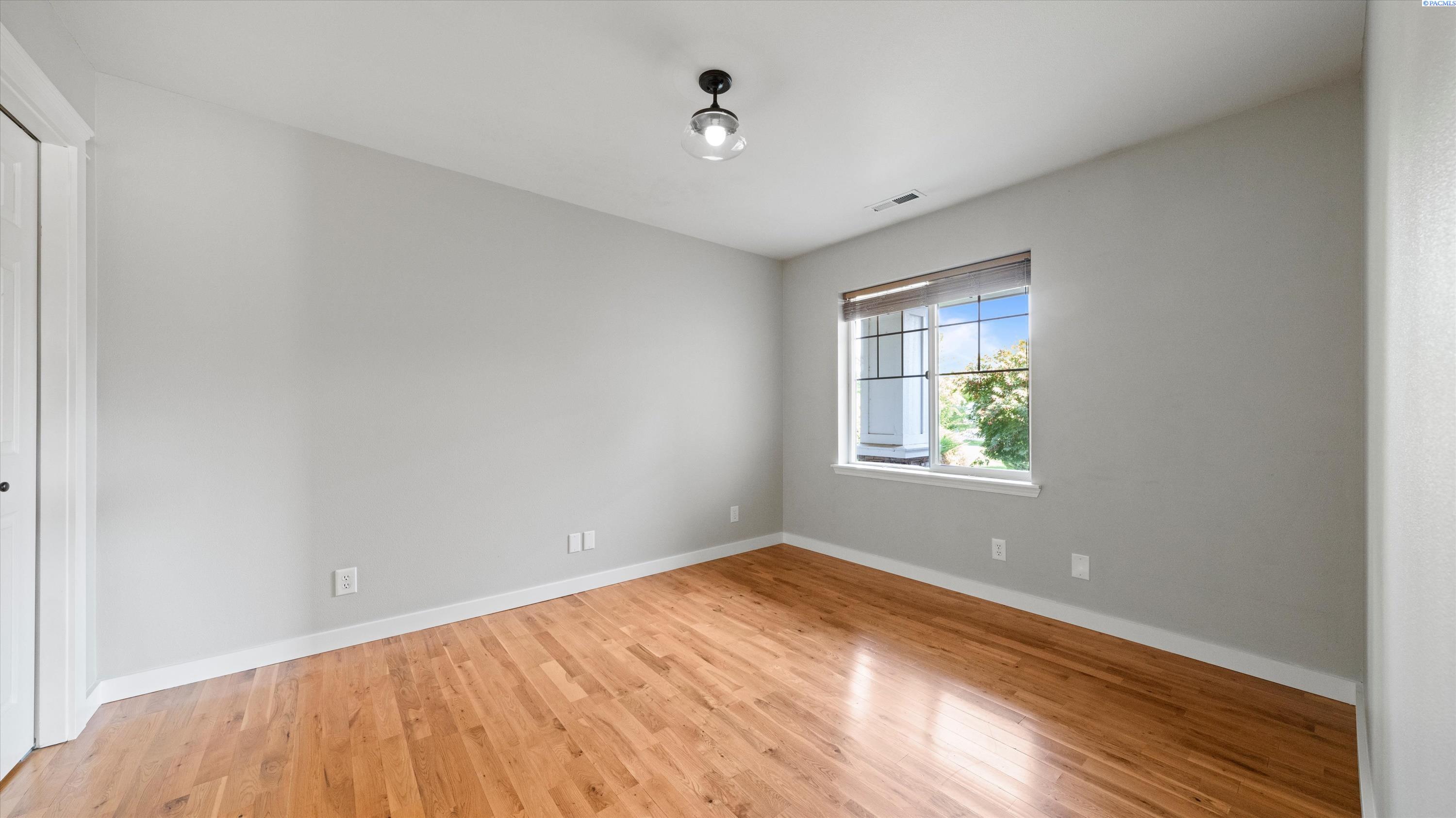 Pasco, Washington, 99301, United States, 4 Bedrooms Bedrooms, ,2 BathroomsBathrooms,Residential,For Sale,1956772