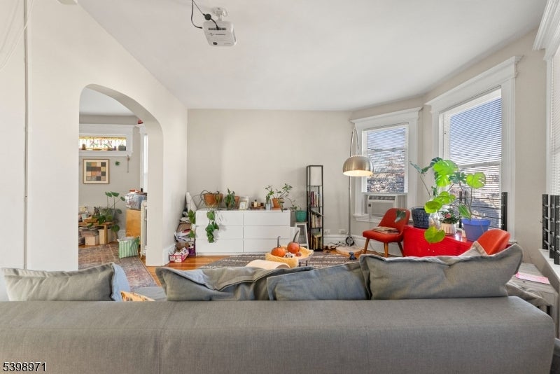 Bloomfield Twp., New Jersey, 07003, United States, 6 Bedrooms Bedrooms, ,2 BathroomsBathrooms,Residential,For Sale,1998013