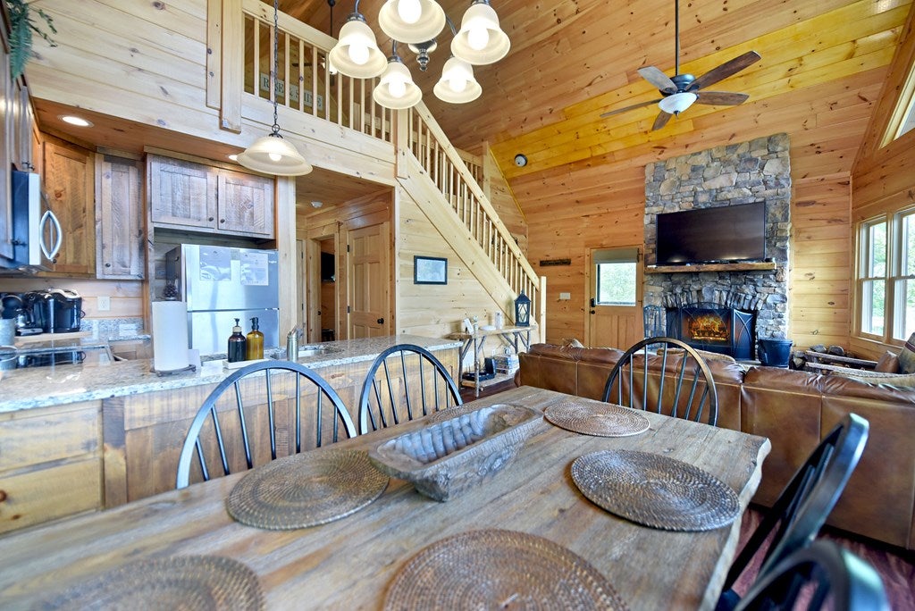 Blue Ridge, Georgia, 30513, United States, 3 Bedrooms Bedrooms, ,2 BathroomsBathrooms,Residential,For Sale,1859730