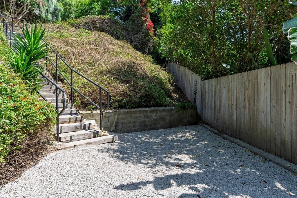 Los Angeles, California, 90026, United States, 3 Bedrooms Bedrooms, ,3 BathroomsBathrooms,Residential,For Sale,2040184