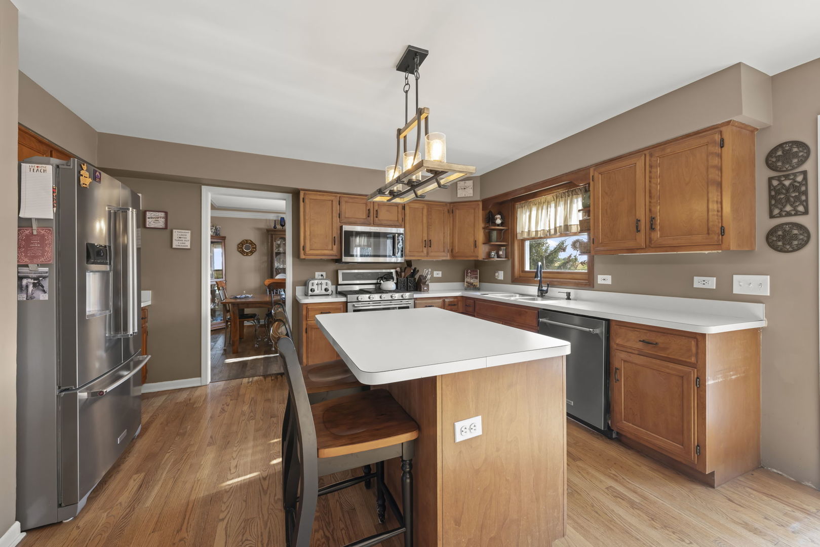 Oswego, Illinois, 60543, United States, 4 Bedrooms Bedrooms, ,3 BathroomsBathrooms,Residential,For Sale,1949228