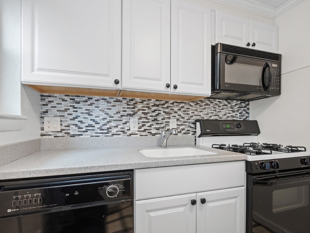 Waltham, Massachusetts, 02452, United States, 2 Bedrooms Bedrooms, ,2 BathroomsBathrooms,Residential,For Sale,1902655