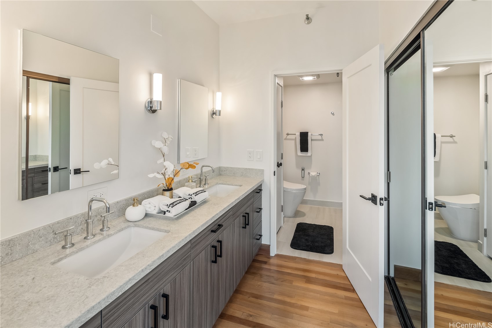 Honolulu, Hawaii, 96826, United States, 3 Bedrooms Bedrooms, ,3 BathroomsBathrooms,Residential,For Sale,1934330