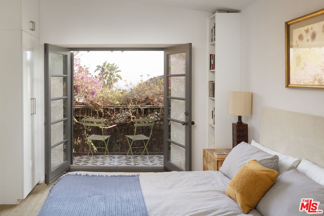 Los Angeles, California, 90068, United States, 3 Bedrooms Bedrooms, ,4 BathroomsBathrooms,Residential,For Sale,1839885