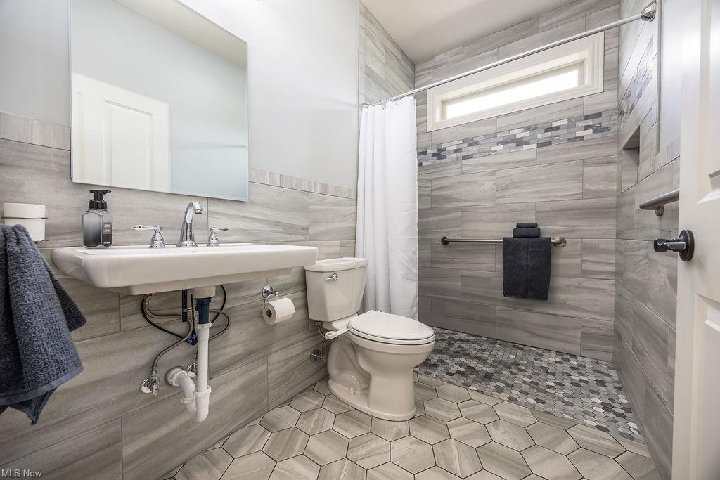 St Marys, West Virginia, 26170, United States, 3 Bedrooms Bedrooms, ,4 BathroomsBathrooms,Residential,For Sale,1928718