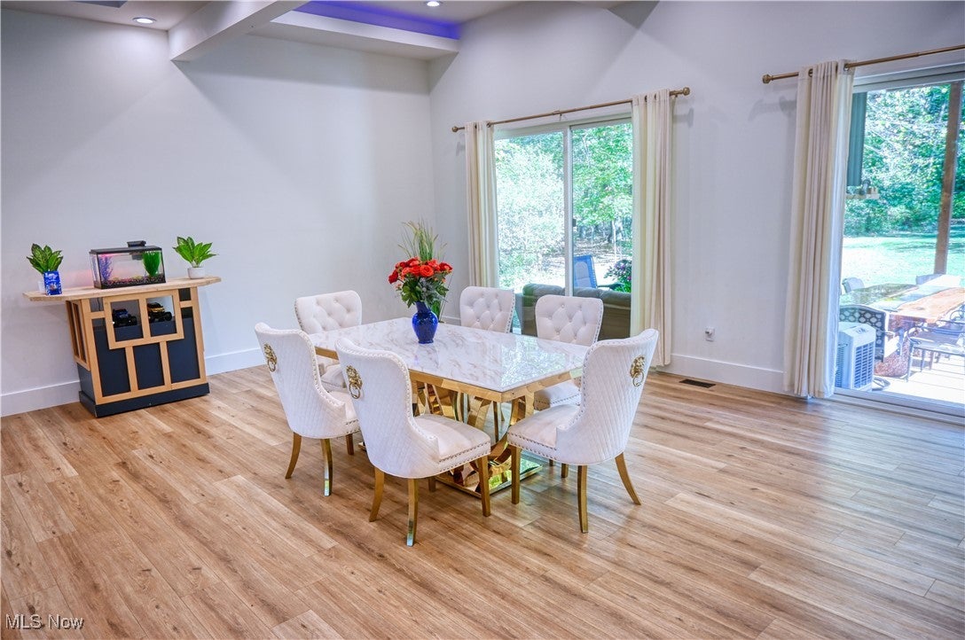 Medina, Ohio, 44256, United States, 5 Bedrooms Bedrooms, ,5 BathroomsBathrooms,Residential,For Sale,1976379