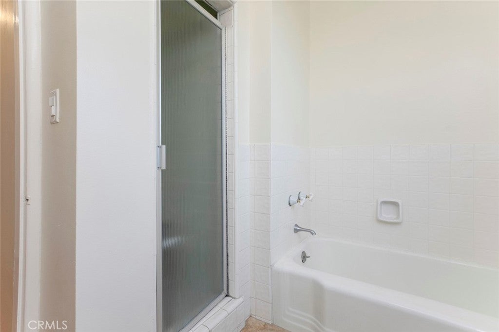 Van Nuys, California, 91405, United States, 2 Bedrooms Bedrooms, ,2 BathroomsBathrooms,Residential,For Sale,1941030