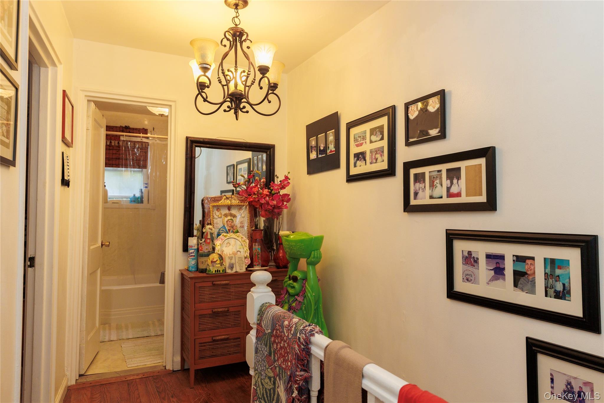 Bronx, New York, 10469, United States, 3 Bedrooms Bedrooms, ,2 BathroomsBathrooms,Residential,For Sale,1985762