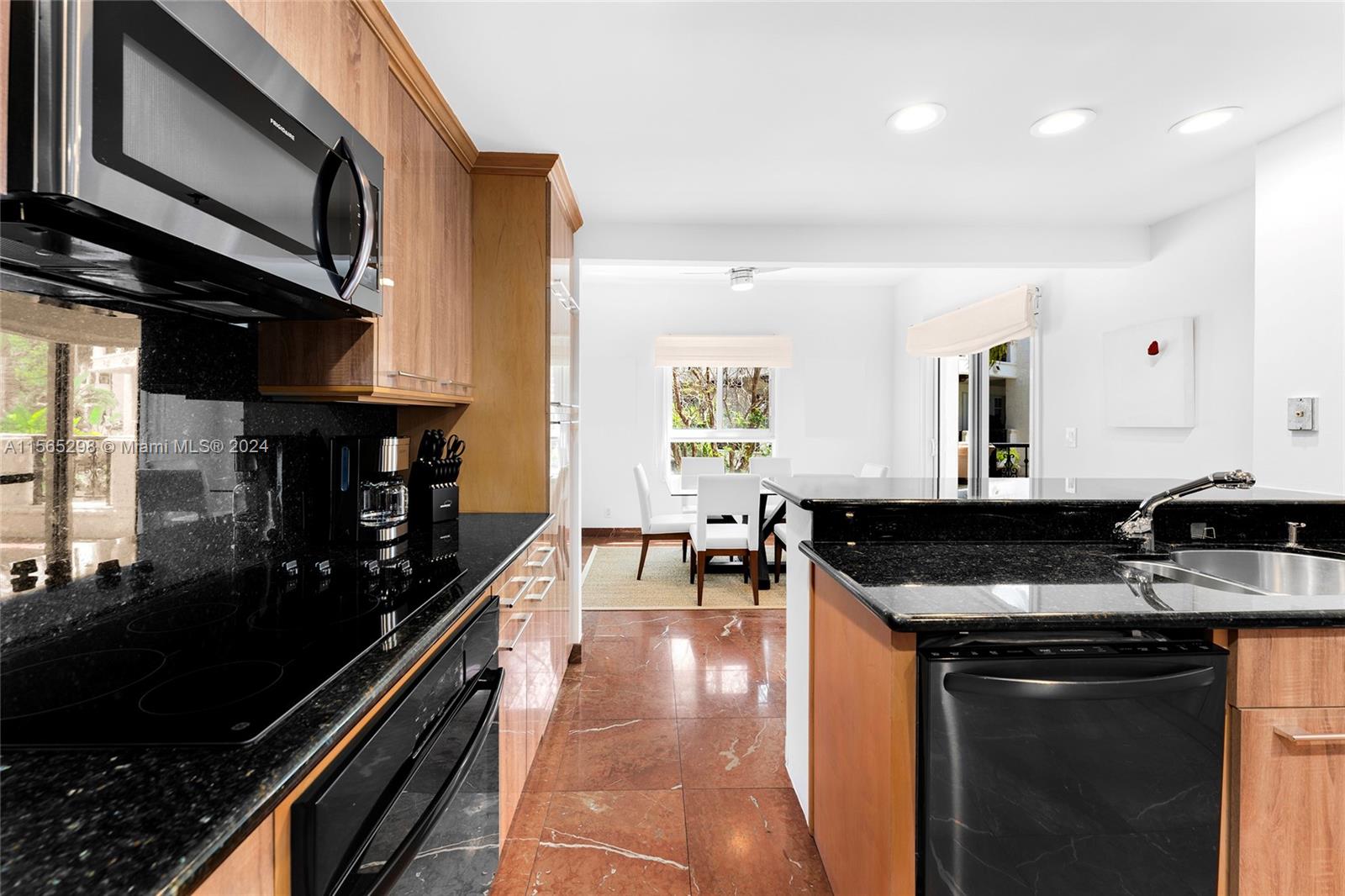 Miami Beach, Florida, 33109, United States, 3 Bedrooms Bedrooms, ,4 BathroomsBathrooms,Residential,For Sale,1926263