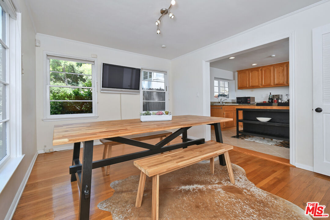 Los Angeles, California, 90077, United States, 3 Bedrooms Bedrooms, ,2 BathroomsBathrooms,Residential,For Sale,1901054