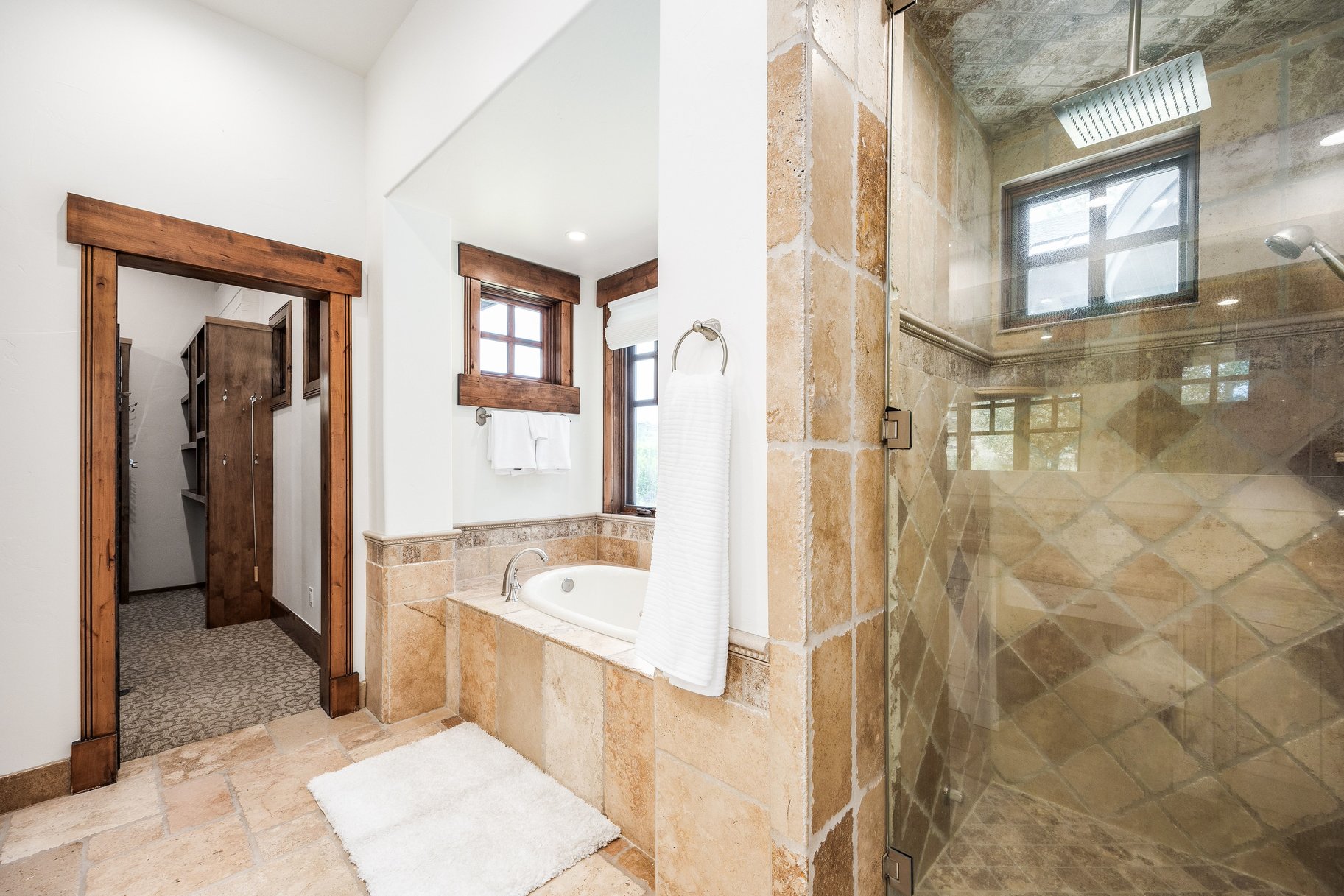  Spacious Glenwild Home with Resort Views, Private Guest Suite and Expansive Yard - 物件實景