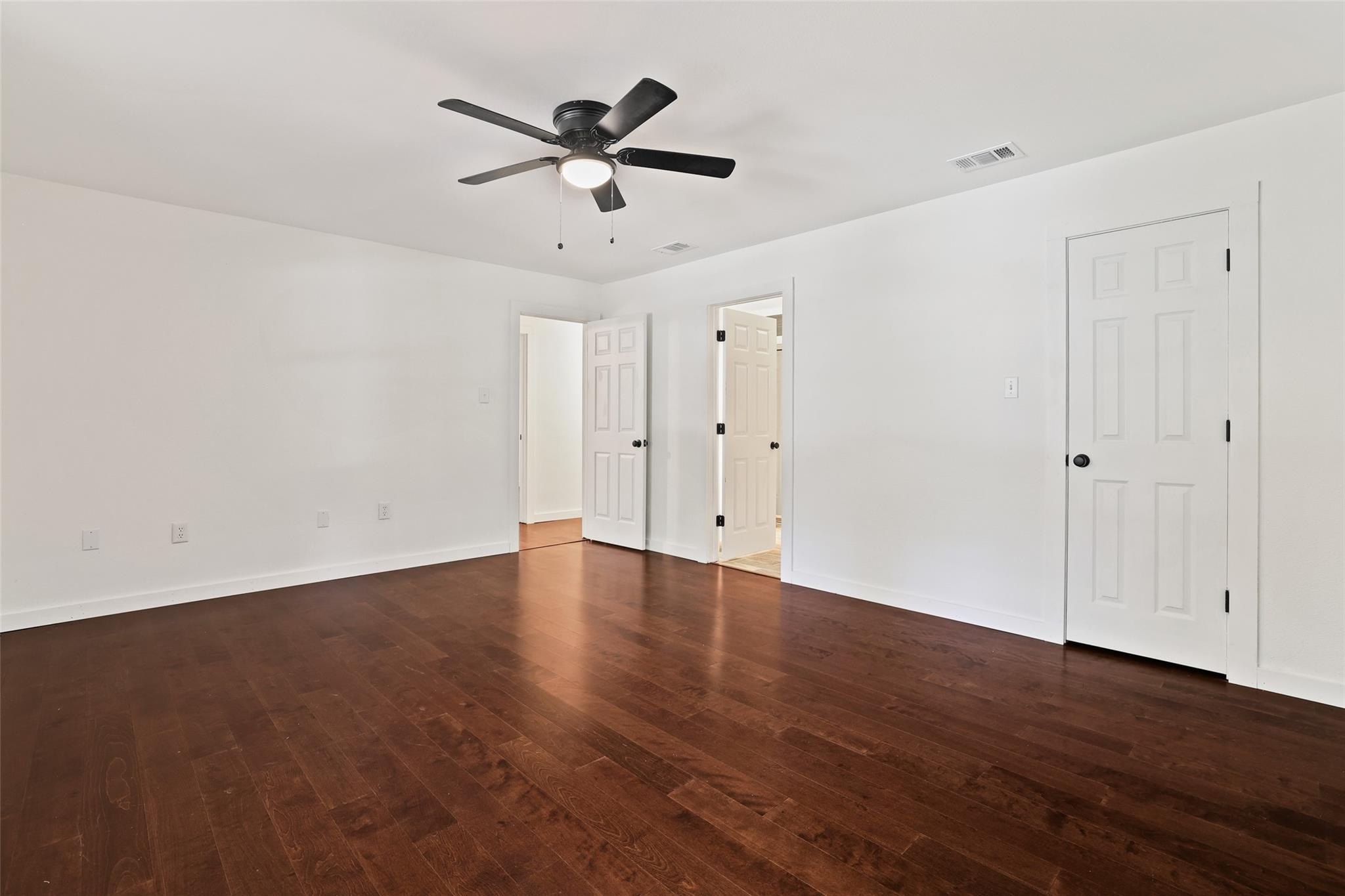 Georgetown, Texas, 78633, United States, 4 Bedrooms Bedrooms, ,2 BathroomsBathrooms,Residential,For Sale,1989896