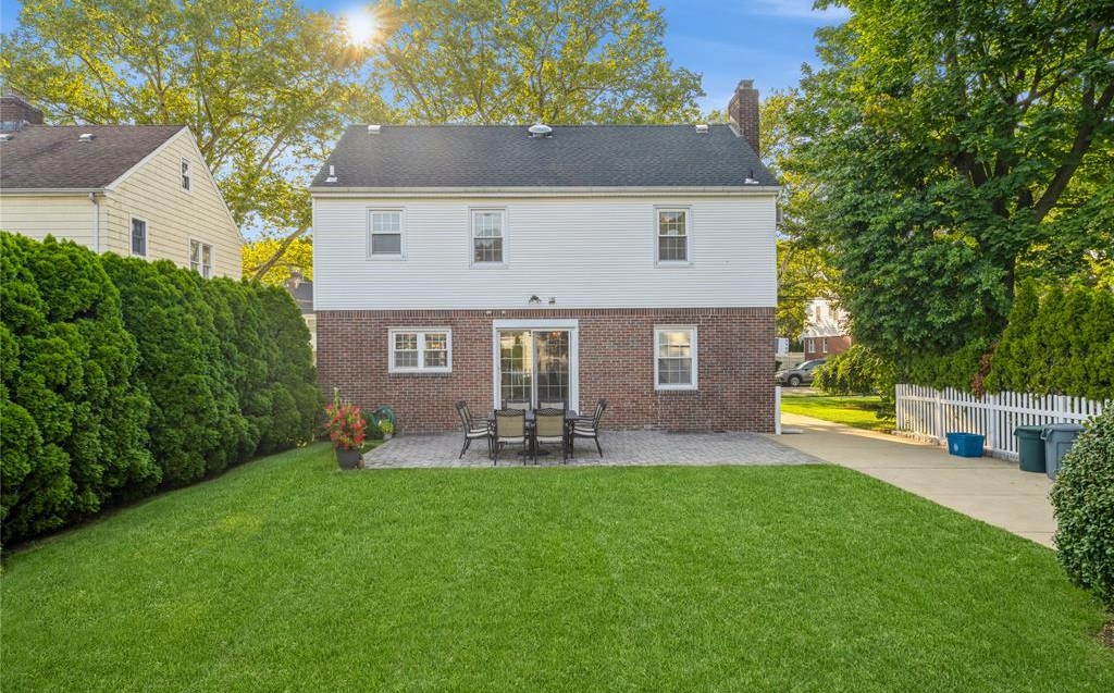 Floral Park, New York, 11001, United States, 3 Bedrooms Bedrooms, ,2 BathroomsBathrooms,Residential,For Sale,1928051
