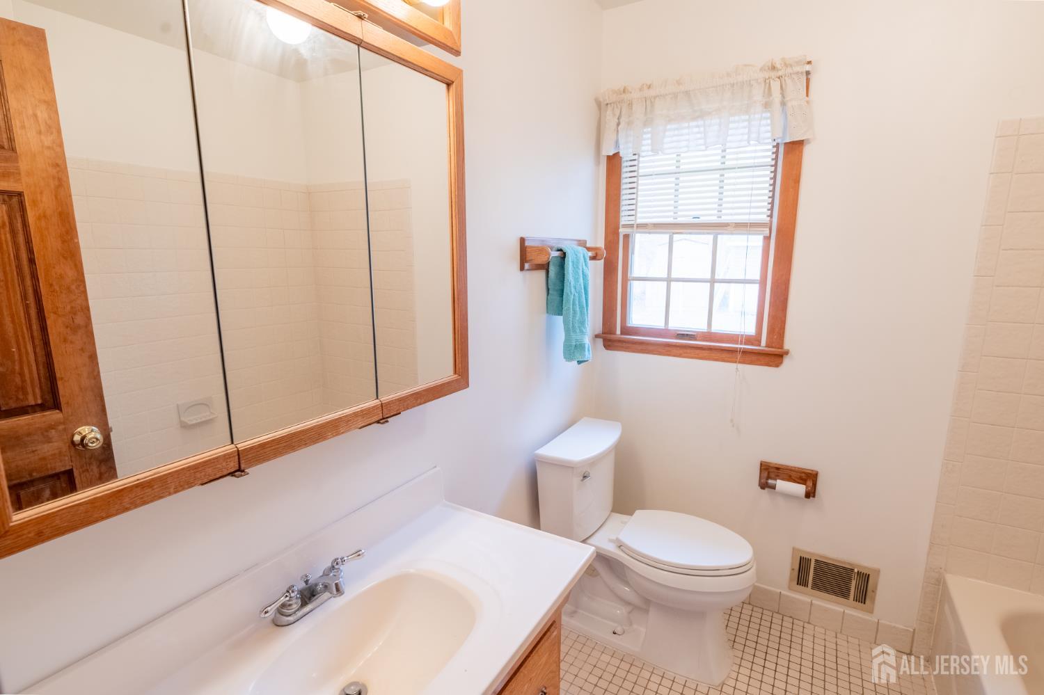 East Brunswick, New Jersey, 08816, United States, 3 Bedrooms Bedrooms, ,2 BathroomsBathrooms,Residential,For Sale,2002265