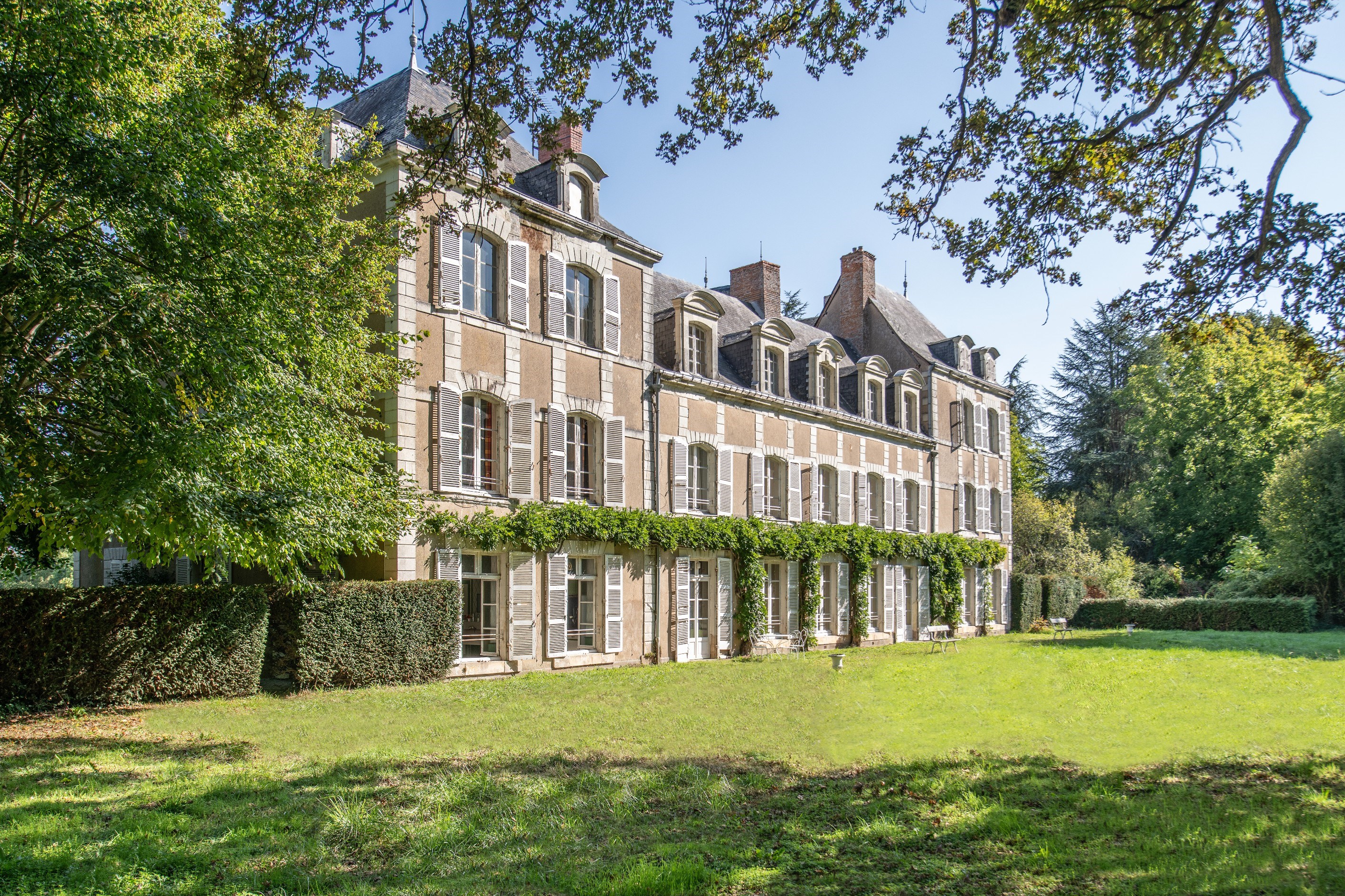  Elegant castle with outbuildings in the heart of a 37-hectare estate - 物件實景