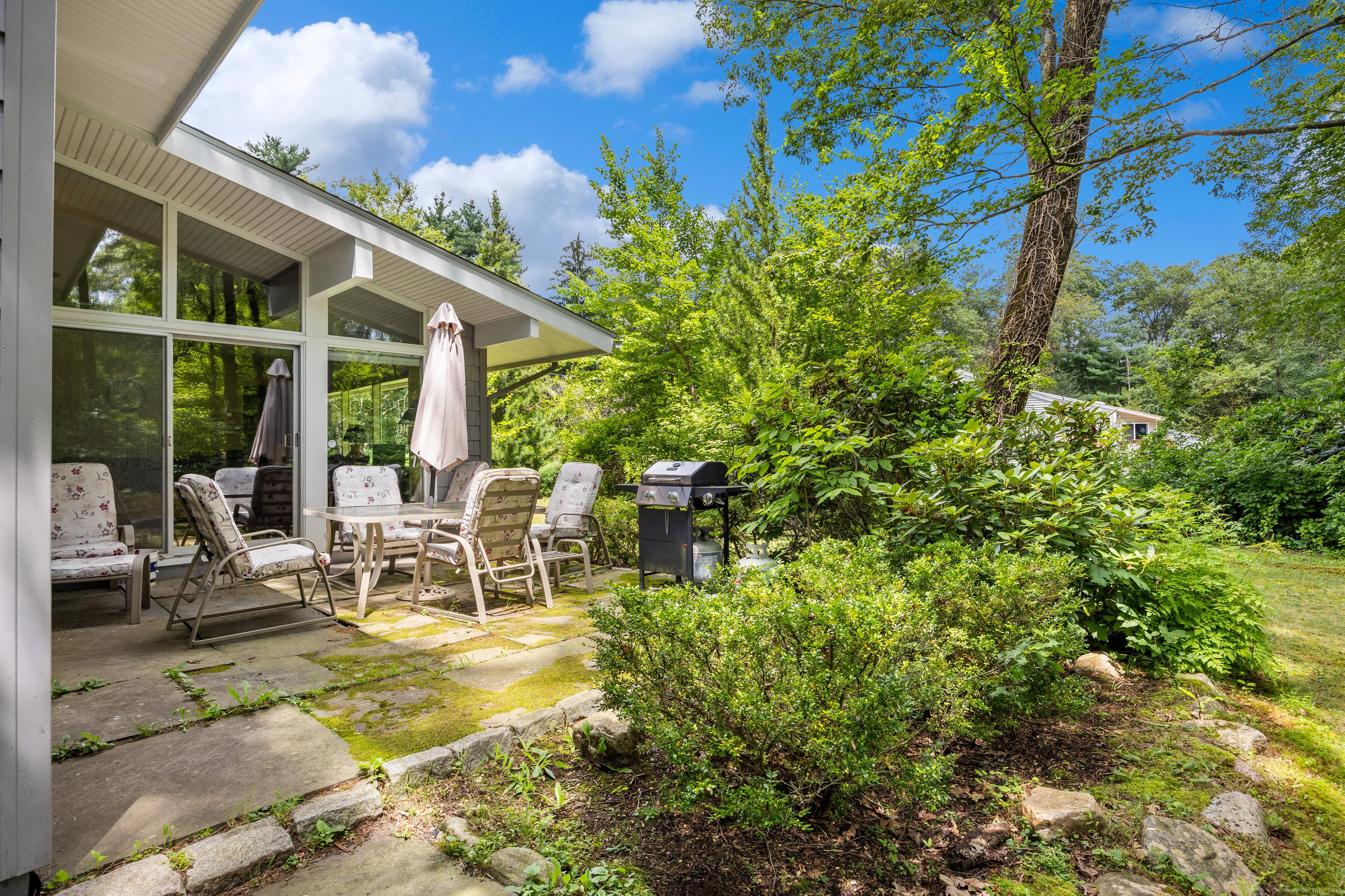 Avon, Connecticut, 06001, United States, 5 Bedrooms Bedrooms, ,3 BathroomsBathrooms,Residential,For Sale,1920498