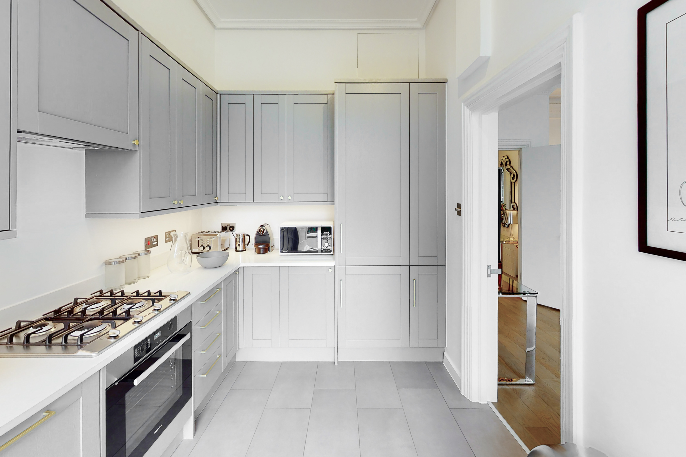  A Knightsbridge Building with a Garden Maisonette and Three Upper Residences - 物件實景
