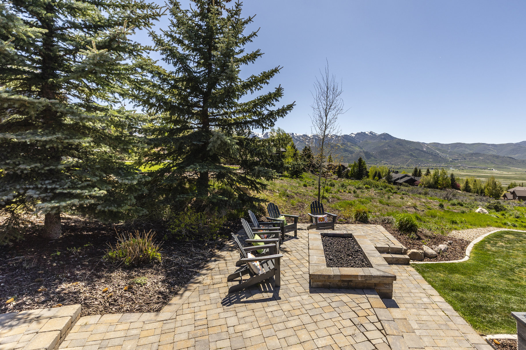  Framed by Panoramic Mountain Views with Access to Round Valley