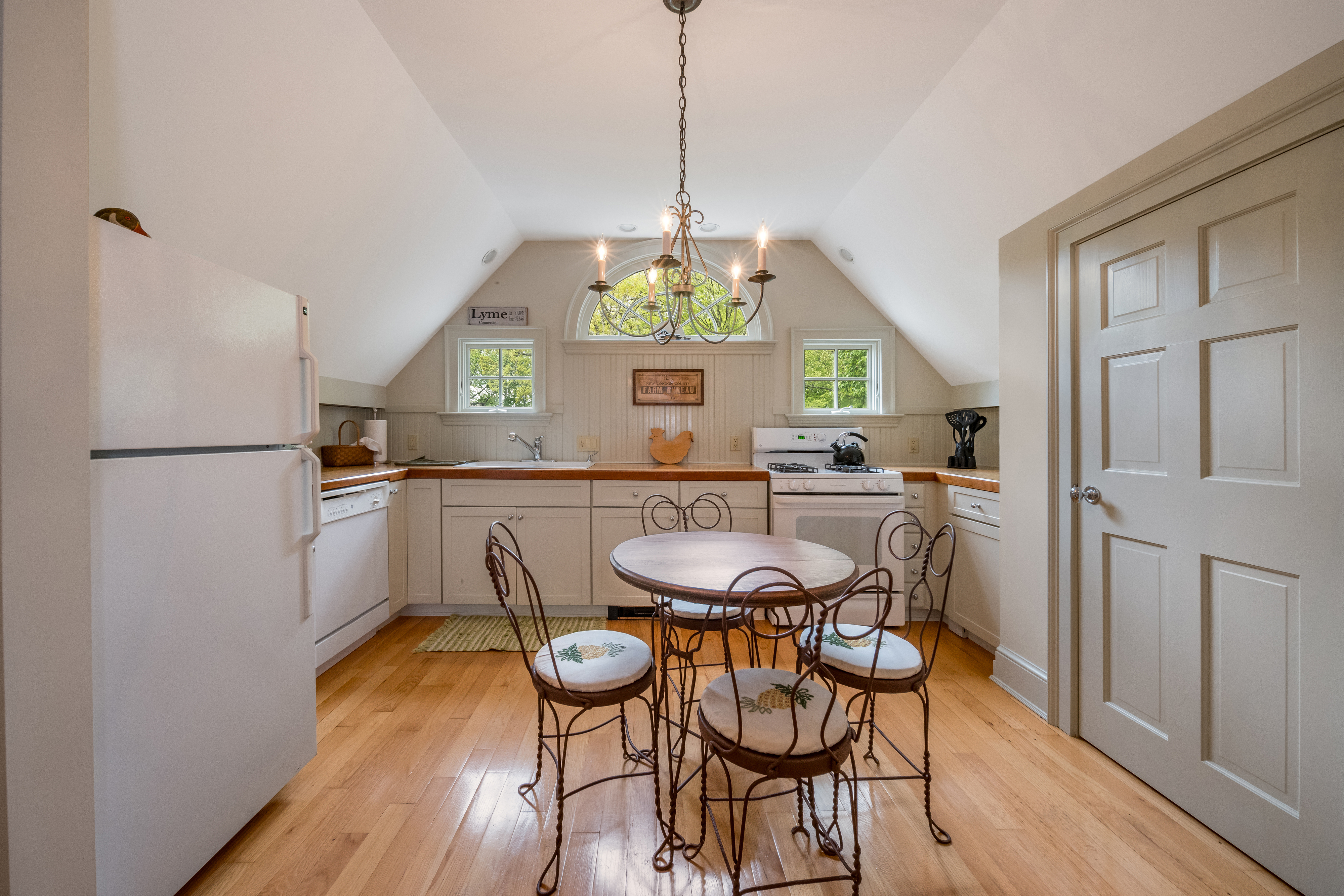  Stunning Custom Built Home on over 30 Acres of Bucolic Lane - 物件實景