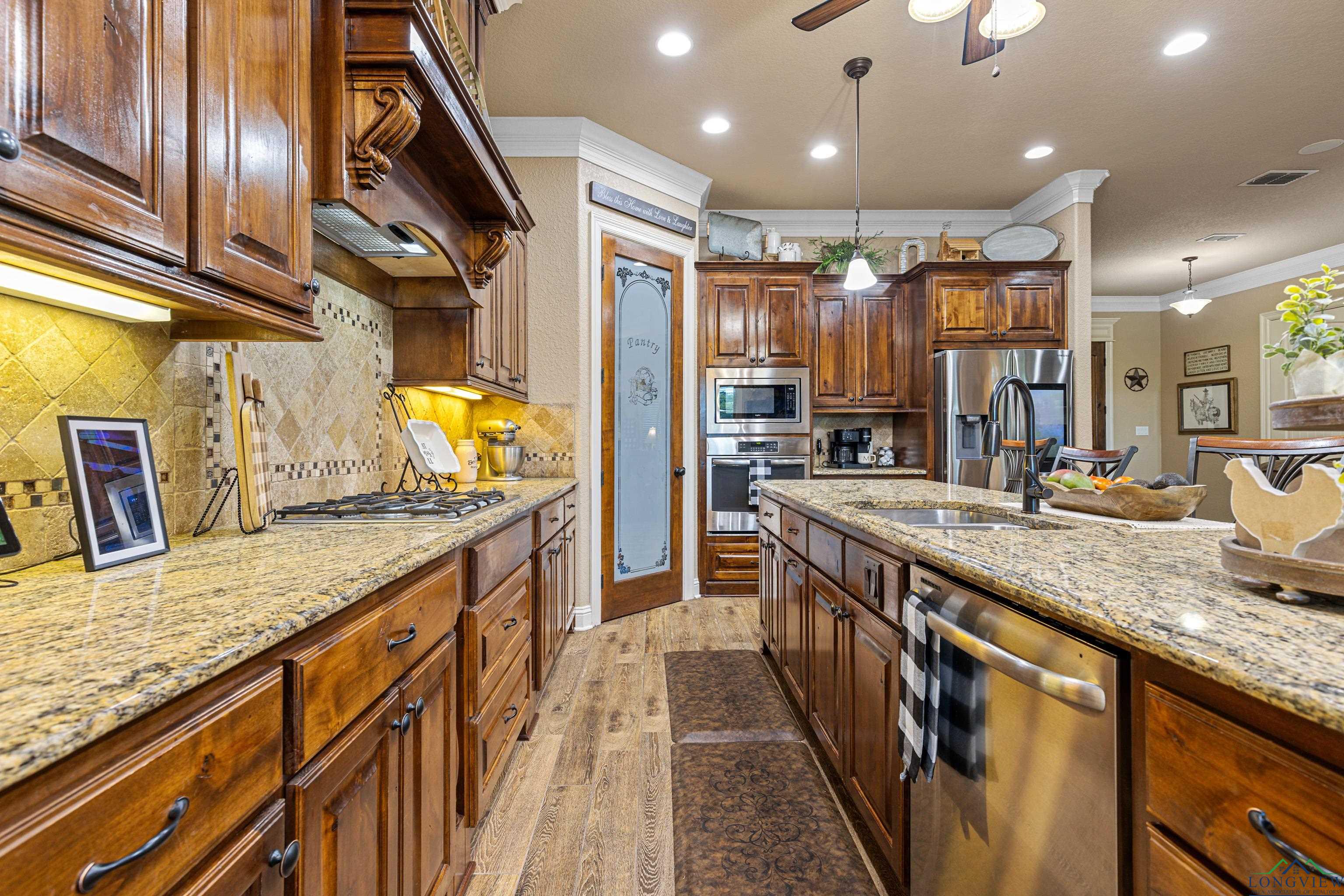 Longview, Texas, 75605, United States, 5 Bedrooms Bedrooms, ,3 BathroomsBathrooms,Residential,For Sale,1827224