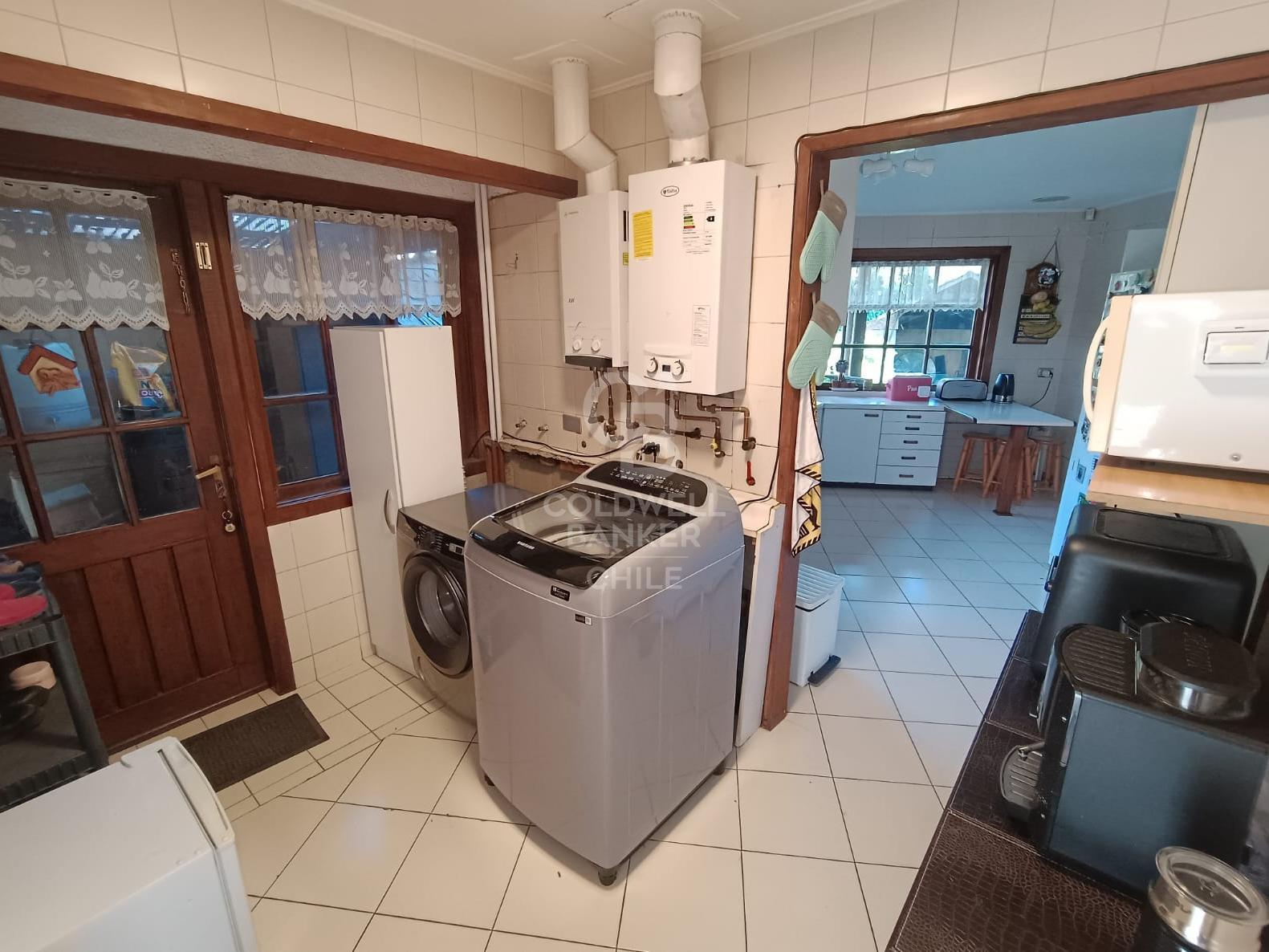 Puerto Varas, Chile, 4 Bedrooms Bedrooms, ,4 BathroomsBathrooms,Residential,For Sale,1987721