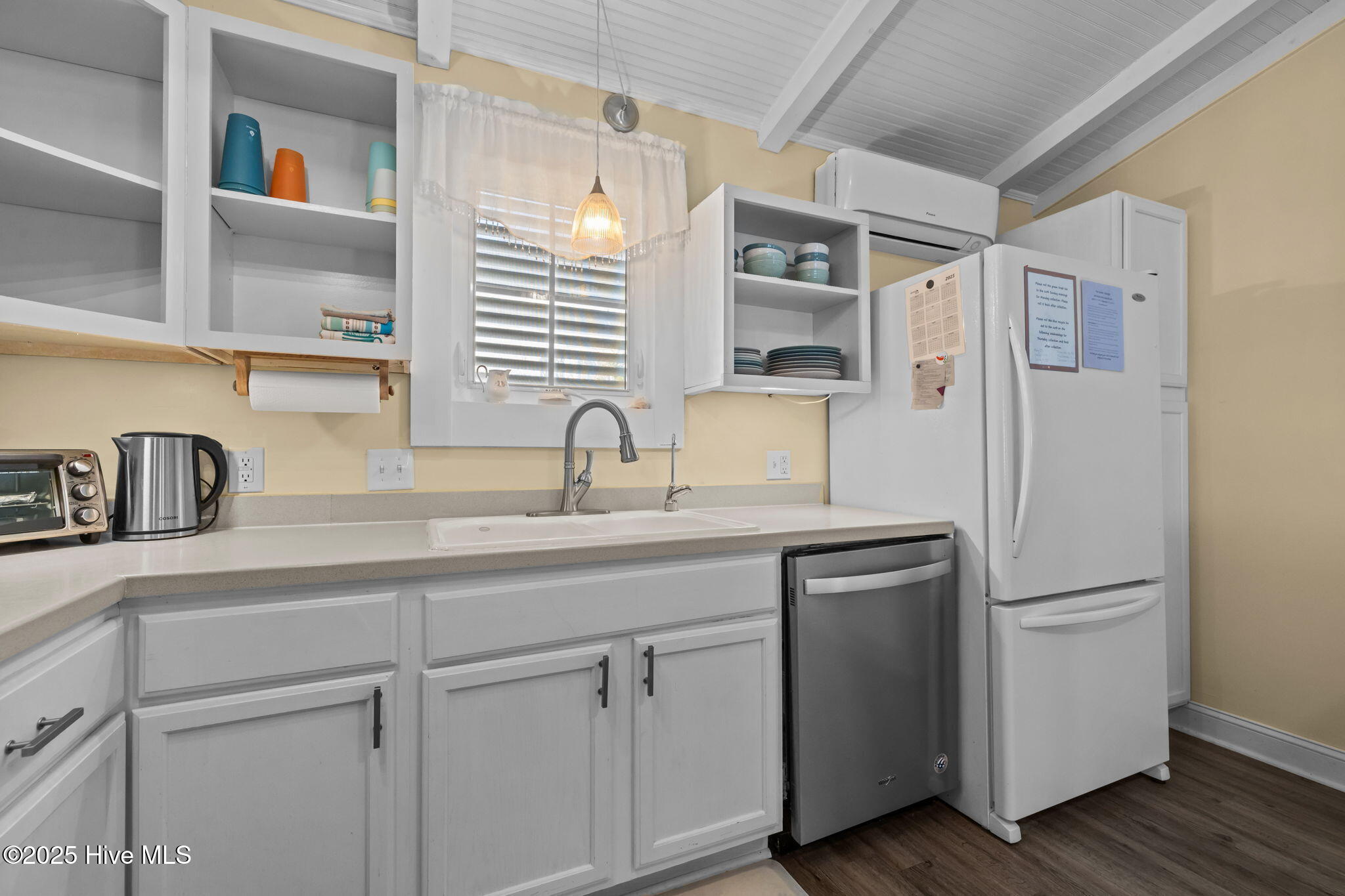 Beaufort, North Carolina, 28516, United States, 3 Bedrooms Bedrooms, ,2 BathroomsBathrooms,Residential,For Sale,1994463