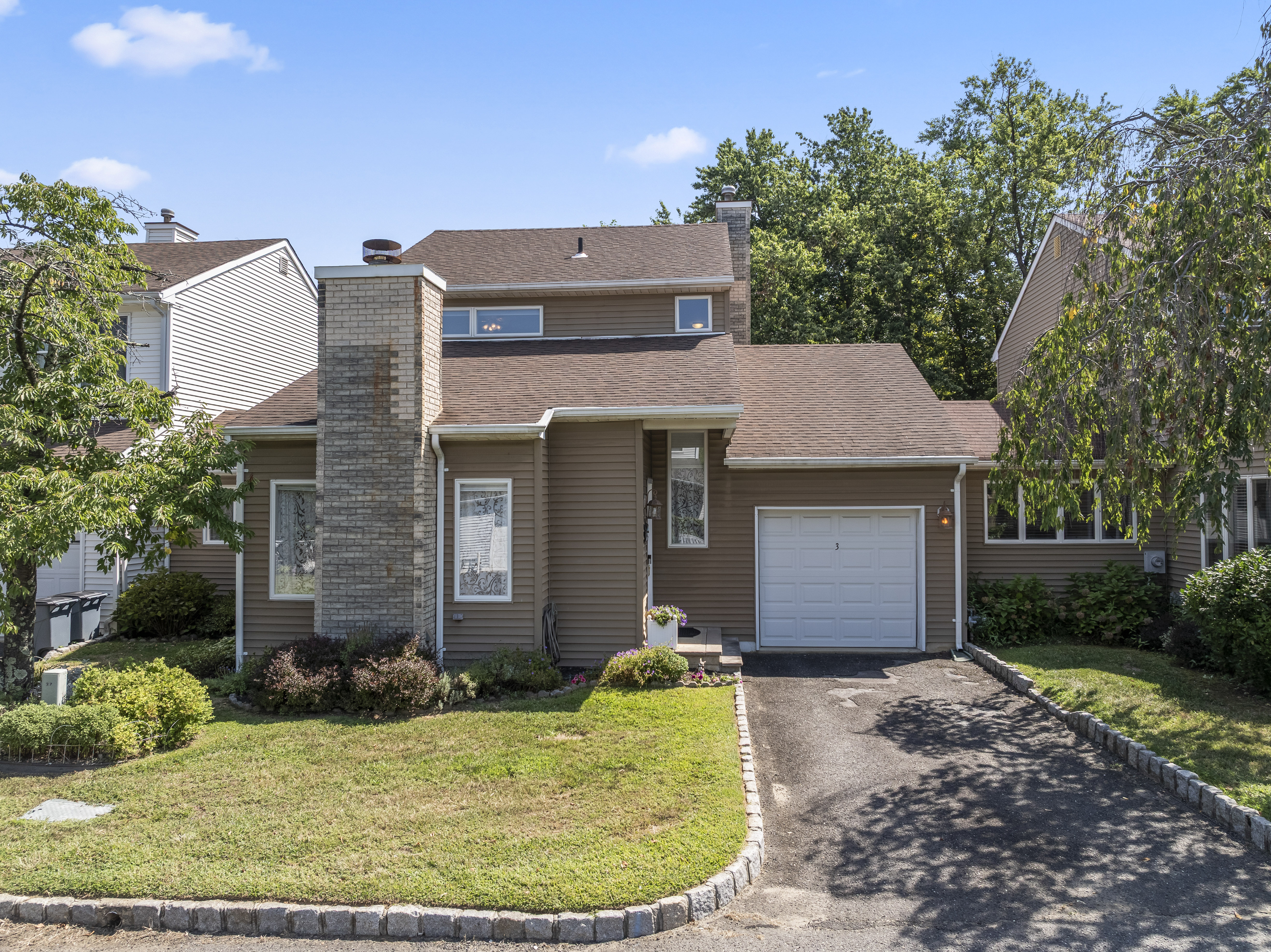 Keyport, New Jersey, 07735, United States, 2 Bedrooms Bedrooms, ,3 BathroomsBathrooms,Residential,For Sale,1914240