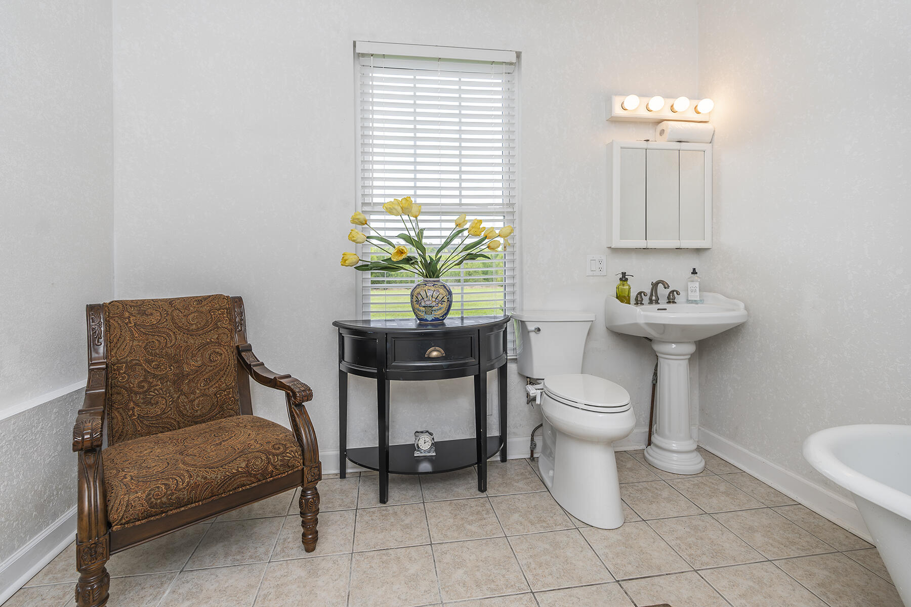 Jeffersonville, Kentucky, 40337, United States, 5 Bedrooms Bedrooms, ,4 BathroomsBathrooms,Residential,For Sale,1989610