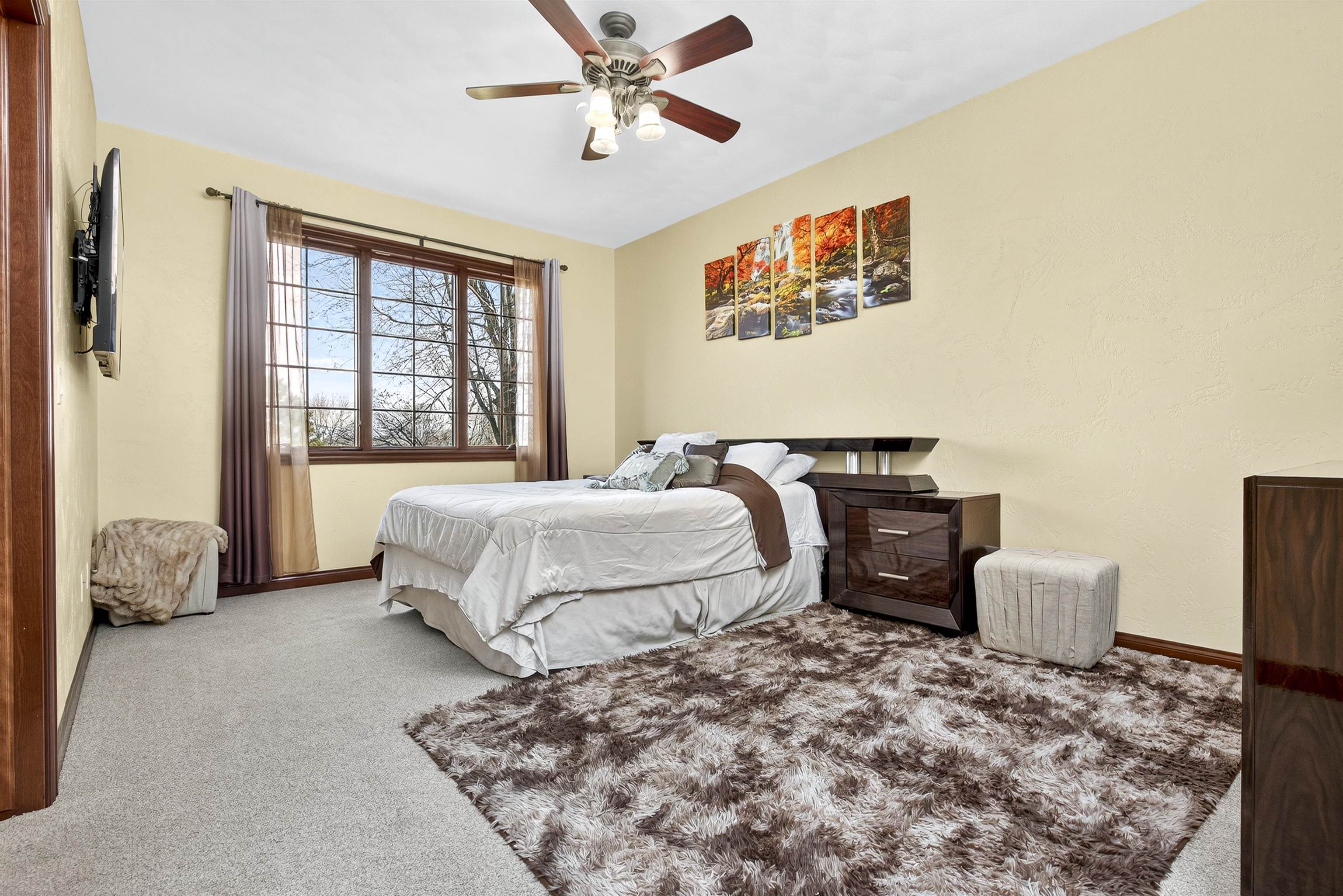 NEENAH, Wisconsin, 54956, United States, 5 Bedrooms Bedrooms, ,6 BathroomsBathrooms,Residential,For Sale,1992991