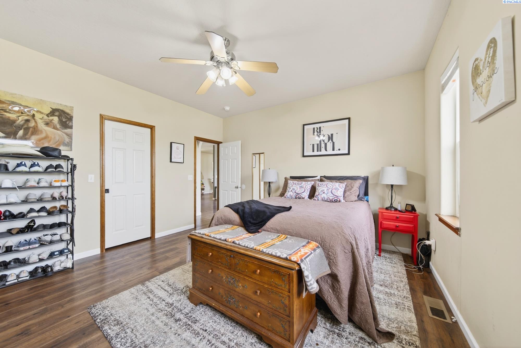 Prosser, Washington, 99350, United States, 3 Bedrooms Bedrooms, ,2 BathroomsBathrooms,Residential,For Sale,1964108