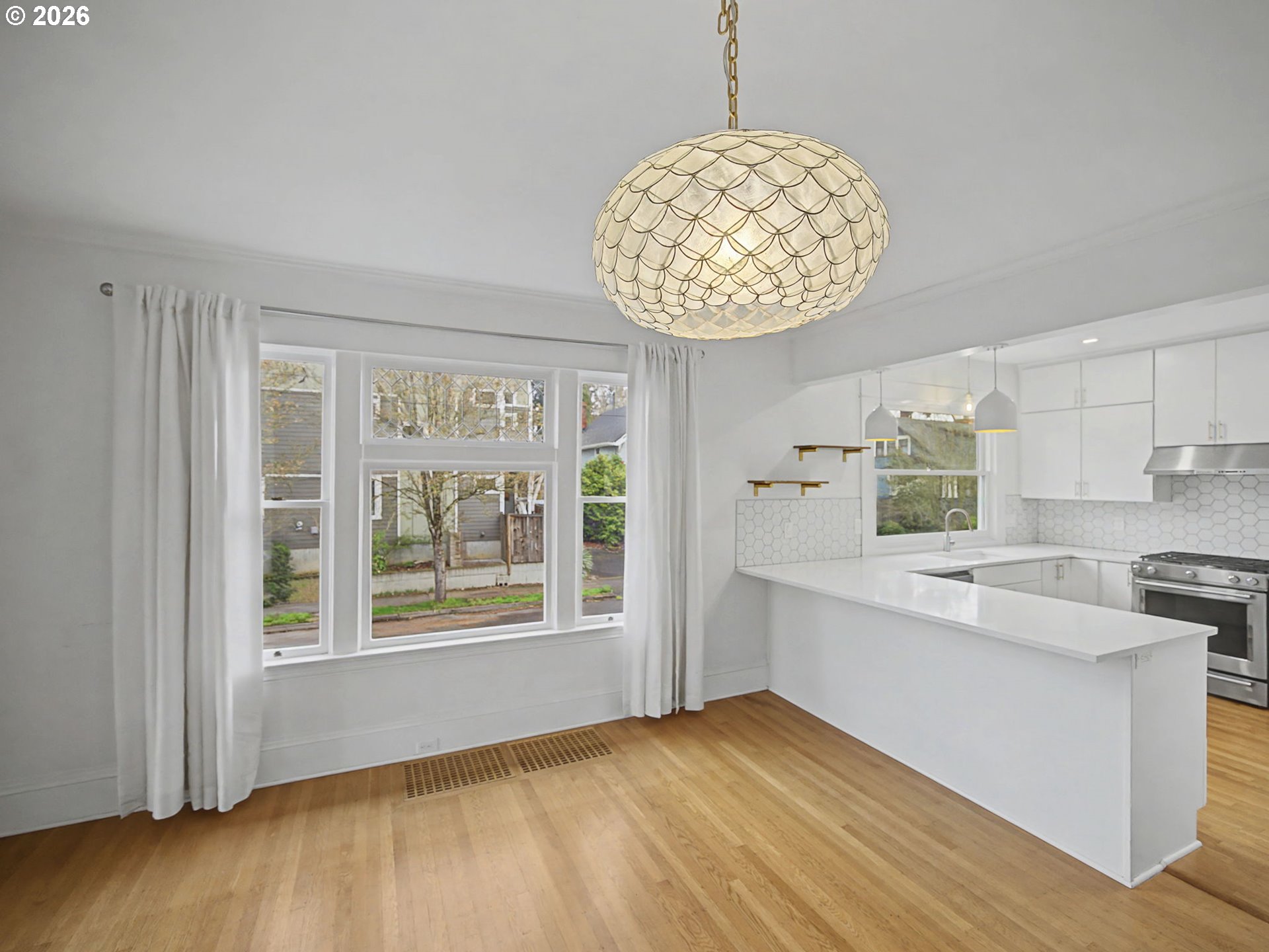 Portland, Oregon, 97212, United States, 5 Bedrooms Bedrooms, ,3 BathroomsBathrooms,Residential,For Sale,2043589