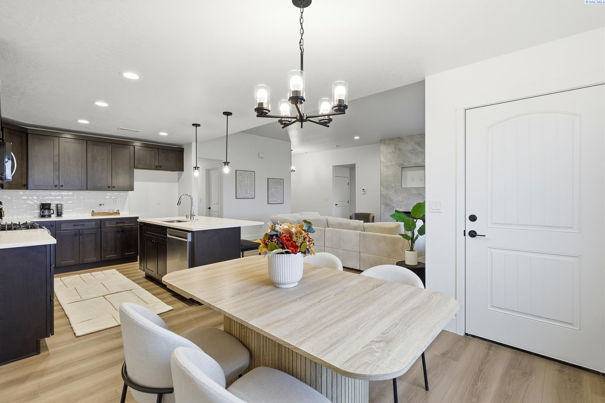 Kennewick, Washington, 99338, United States, 3 Bedrooms Bedrooms, ,2 BathroomsBathrooms,Residential,For Sale,2000655