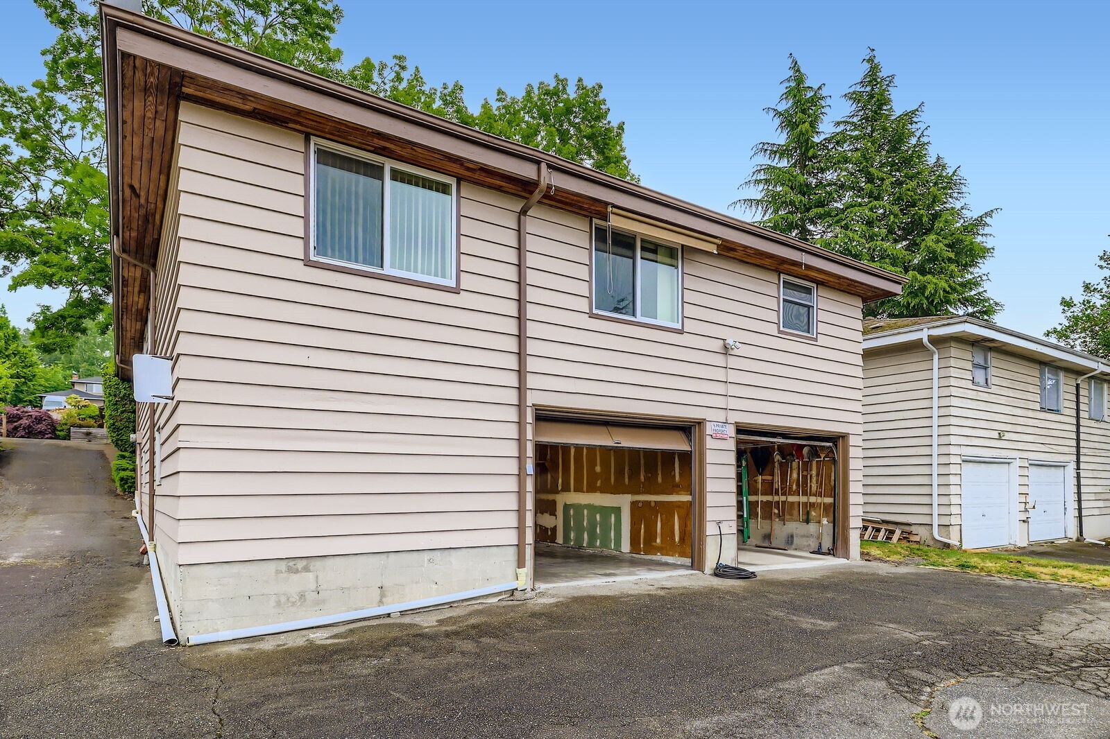 Seattle, Washington, 98125, United States, ,Residential,For Sale,1928074
