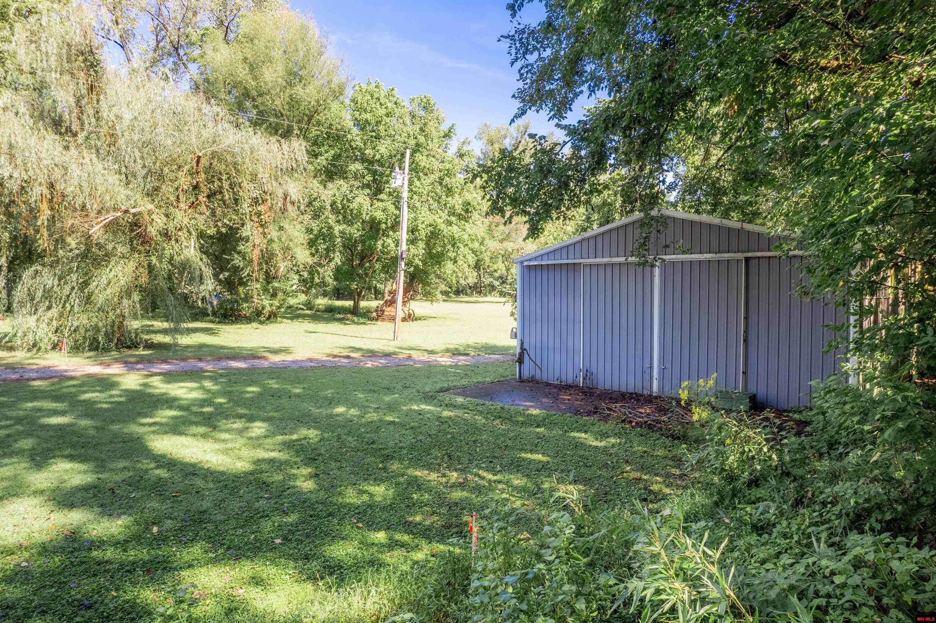 Norfork, Arkansas, 72658, United States, 4 Bedrooms Bedrooms, ,4 BathroomsBathrooms,Residential,For Sale,2037345