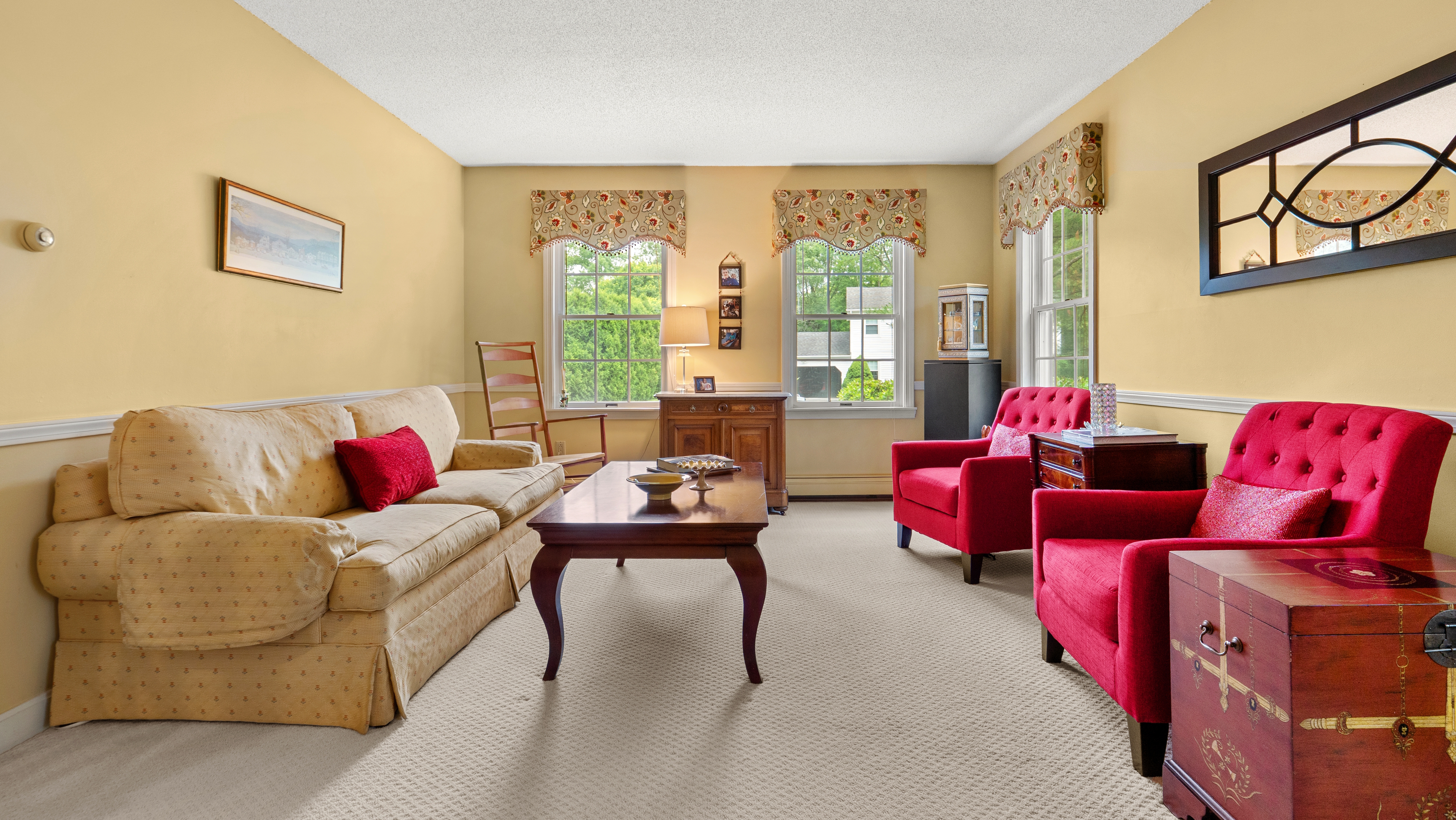  A Hilltop Wooded Retreat  Southeast Sleeper Modernized Colonial - 物件實景