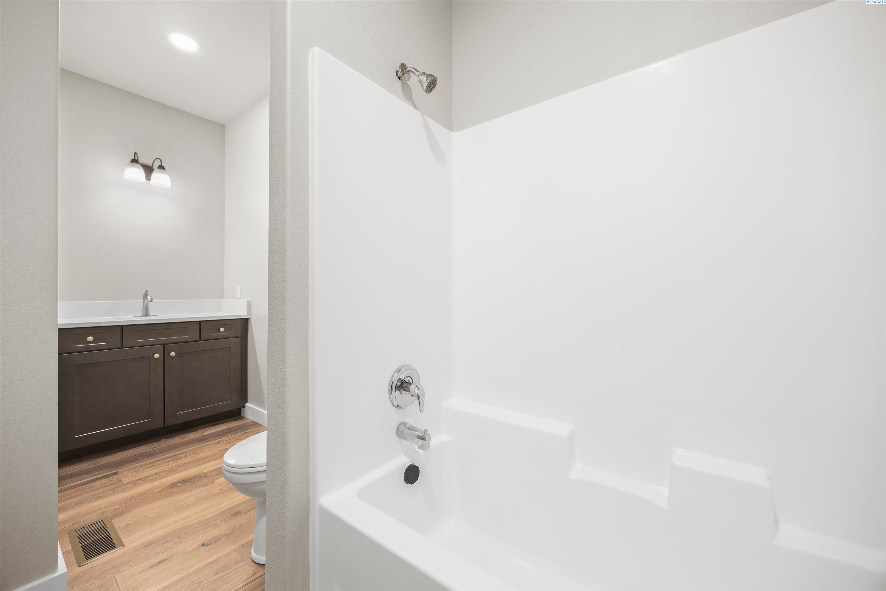 Prosser, Washington, 99350, United States, 3 Bedrooms Bedrooms, ,2 BathroomsBathrooms,Residential,For Sale,2027439